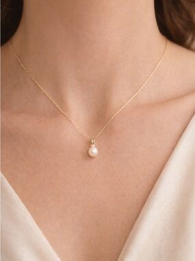 14k solid gold Elegance Pearl Pendant Necklace - Gold and pearl